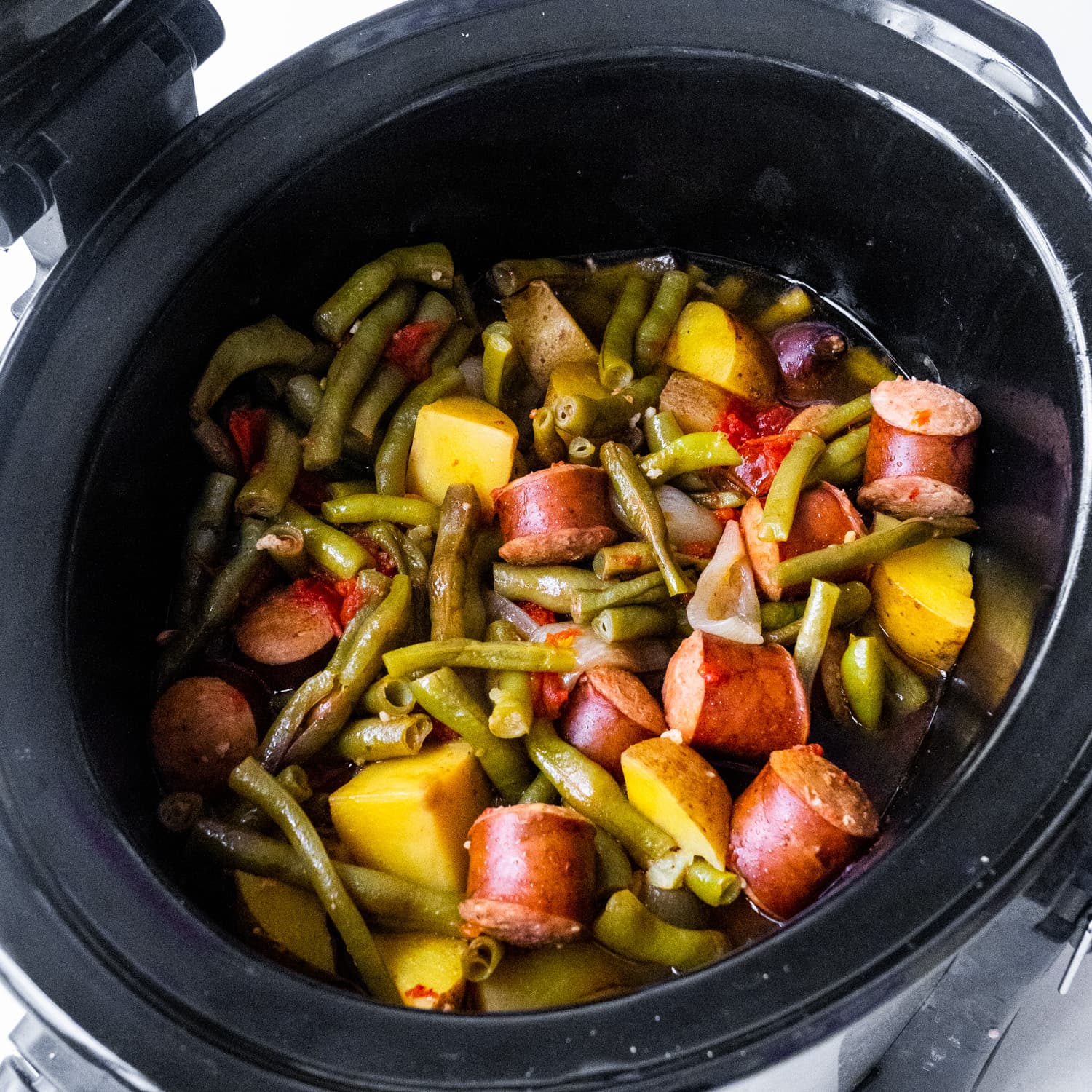 Hearty Slow Cooker Kielbasa & Green Beans for Family Dinner